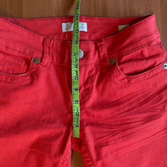 𝅺Seven7 Distressed Cropped Jeans, Coral Color, Size 4‎ - Picture 11 of 12